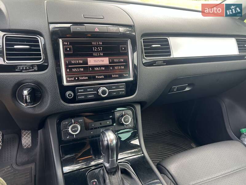 Внедорожник / Кроссовер Volkswagen Touareg 2011 в Броварах