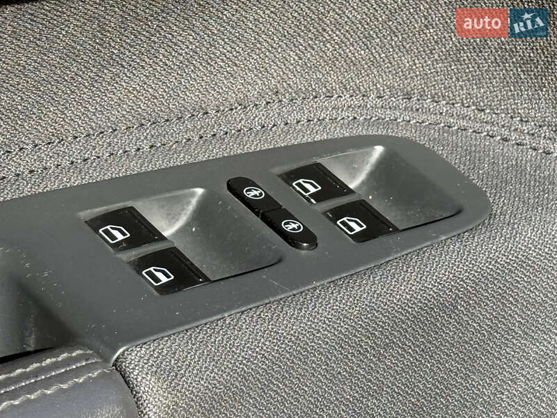 Внедорожник / Кроссовер Volkswagen Touareg 2010 в Ахтырке