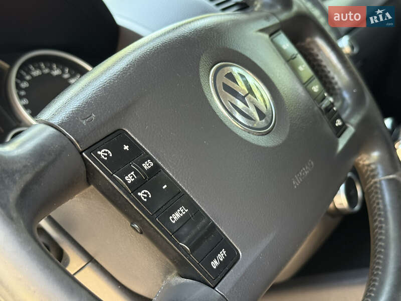 Внедорожник / Кроссовер Volkswagen Touareg 2010 в Ахтырке