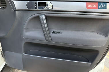 Внедорожник / Кроссовер Volkswagen Touareg 2010 в 