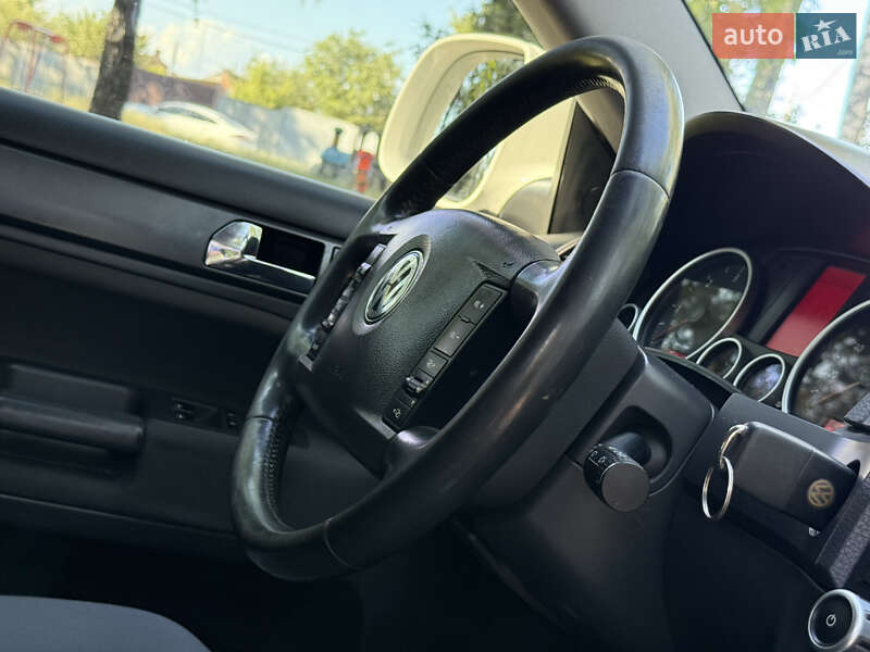 Внедорожник / Кроссовер Volkswagen Touareg 2010 в Ахтырке