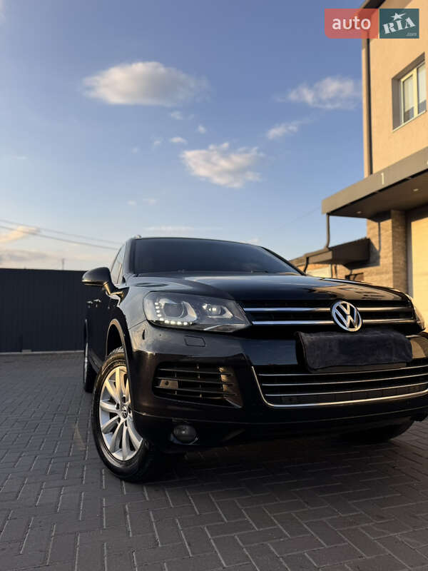 Внедорожник / Кроссовер Volkswagen Touareg 2010 в Ровно