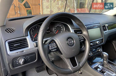 Внедорожник / Кроссовер Volkswagen Touareg 2017 в 