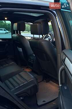 Внедорожник / Кроссовер Volkswagen Touareg 2011 в 