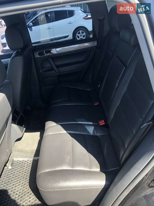 Внедорожник / Кроссовер Volkswagen Touareg 2005 в Харькове