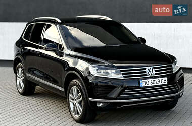Внедорожник / Кроссовер Volkswagen Touareg 2015 в 