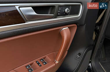 Внедорожник / Кроссовер Volkswagen Touareg 2015 в 