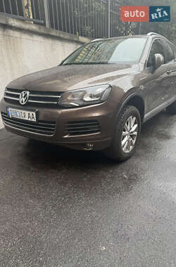 Внедорожник / Кроссовер Volkswagen Touareg 2014 в Киеве
