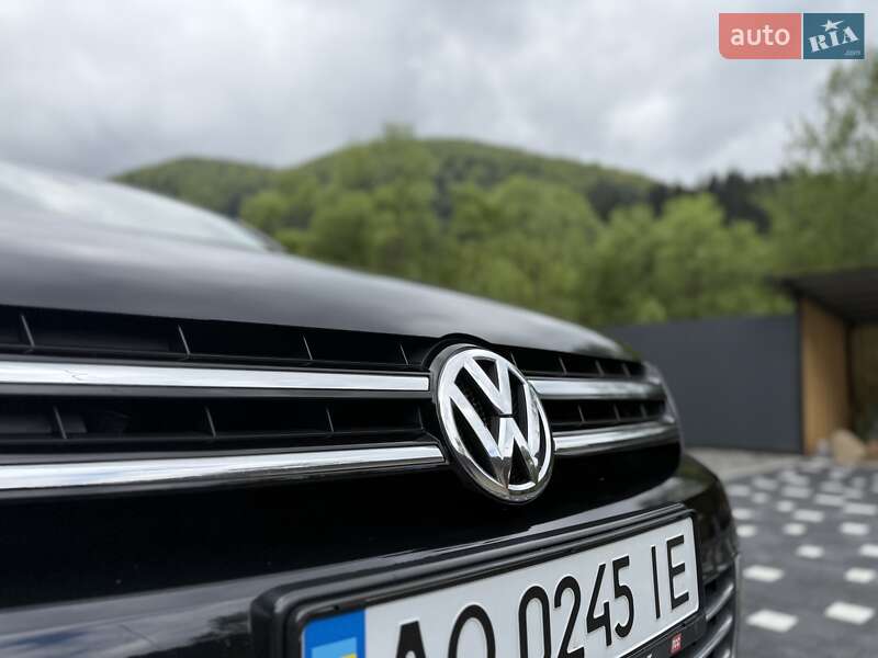 Позашляховик / Кросовер Volkswagen Touareg 2011 в Міжгір'ї