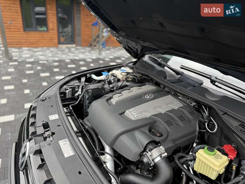 Позашляховик / Кросовер Volkswagen Touareg 2011 в Міжгір'ї