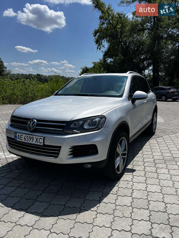 Внедорожник / Кроссовер Volkswagen Touareg 2011 в Днепре
