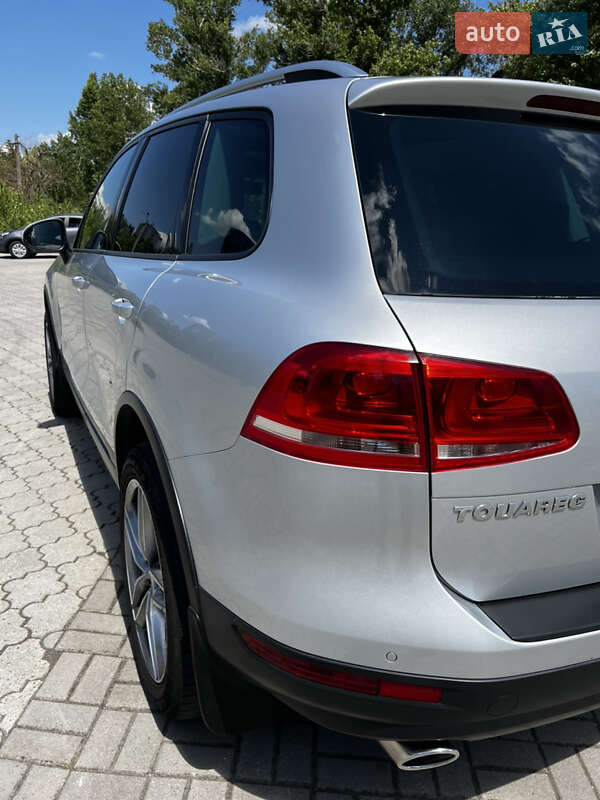 Внедорожник / Кроссовер Volkswagen Touareg 2011 в Днепре