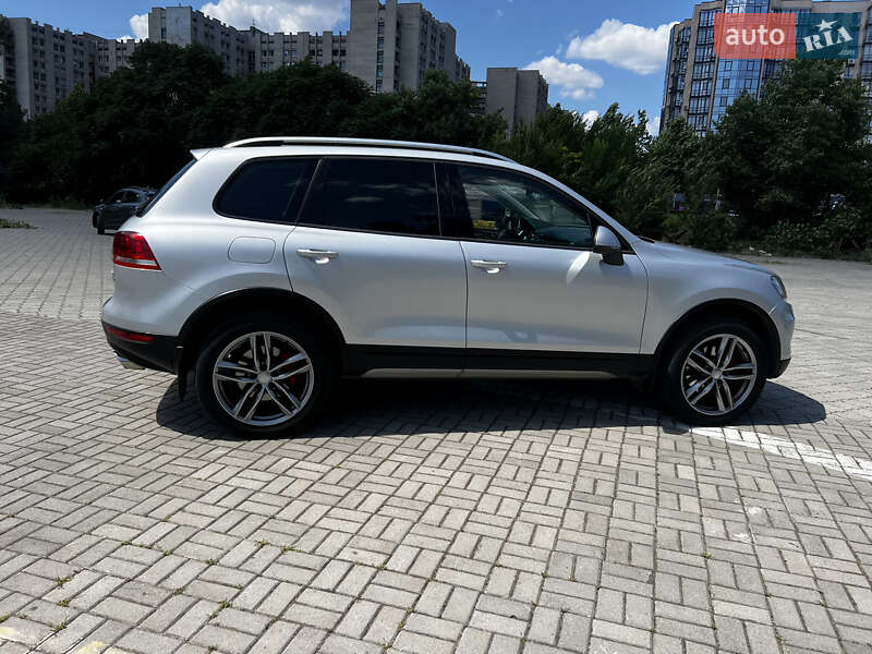 Внедорожник / Кроссовер Volkswagen Touareg 2011 в Днепре