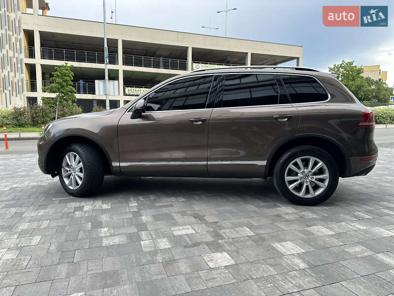 Позашляховик / Кросовер Volkswagen Touareg 2012 в Києві