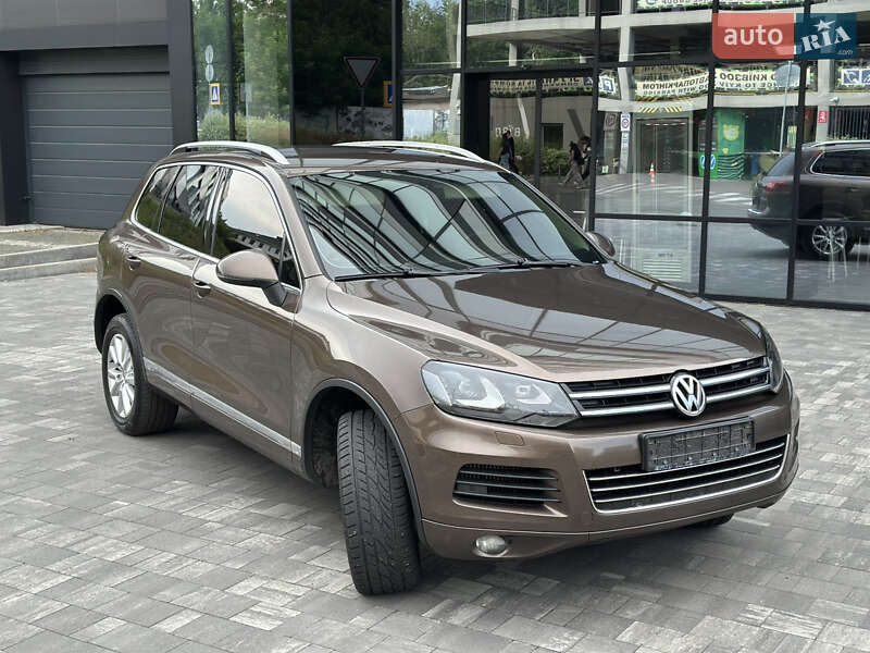 Позашляховик / Кросовер Volkswagen Touareg 2012 в Києві