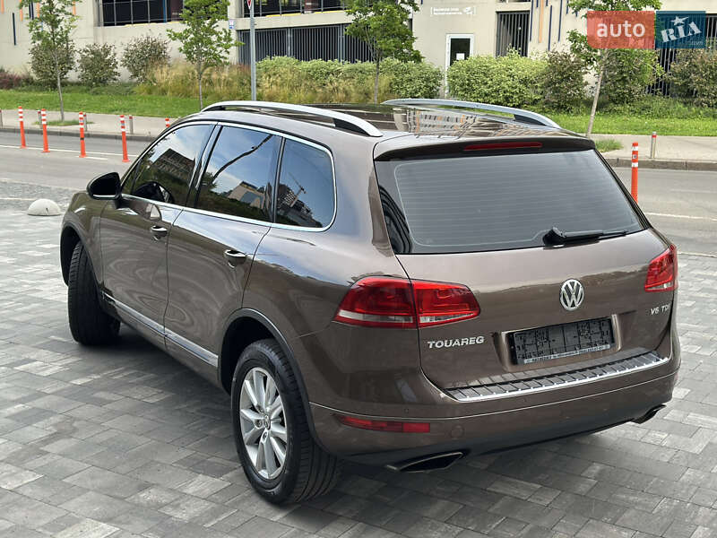 Позашляховик / Кросовер Volkswagen Touareg 2012 в Києві