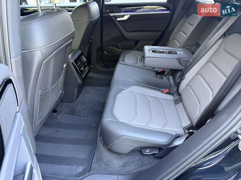 Позашляховик / Кросовер Volkswagen Touareg 2021 в Хмельницькому