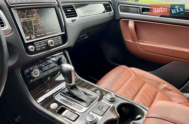 Внедорожник / Кроссовер Volkswagen Touareg 2017 в 