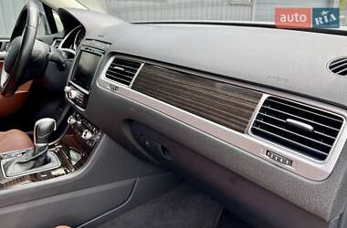 Внедорожник / Кроссовер Volkswagen Touareg 2017 в 