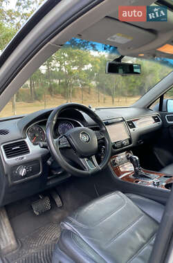 Внедорожник / Кроссовер Volkswagen Touareg 2011 в 