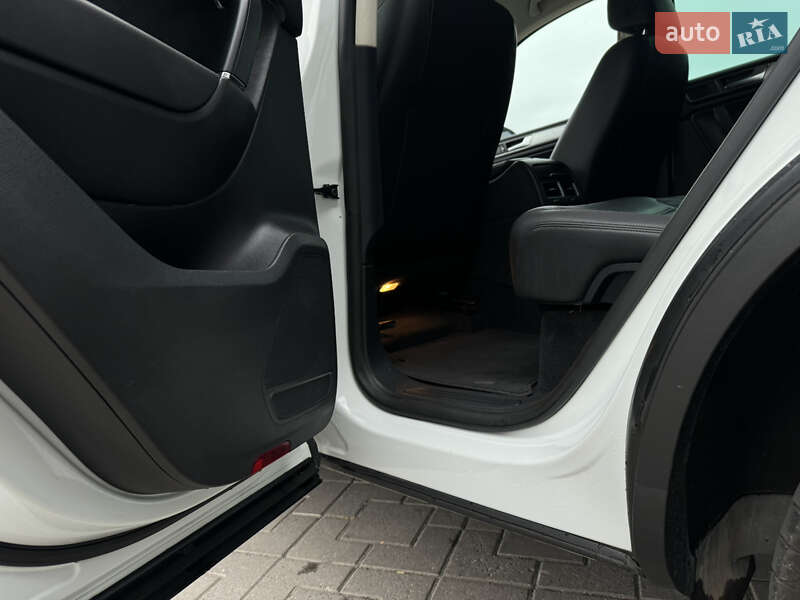 Внедорожник / Кроссовер Volkswagen Touareg 2017 в Виннице