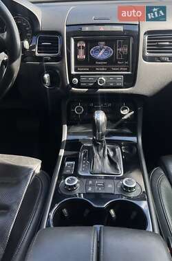 Внедорожник / Кроссовер Volkswagen Touareg 2011 в 