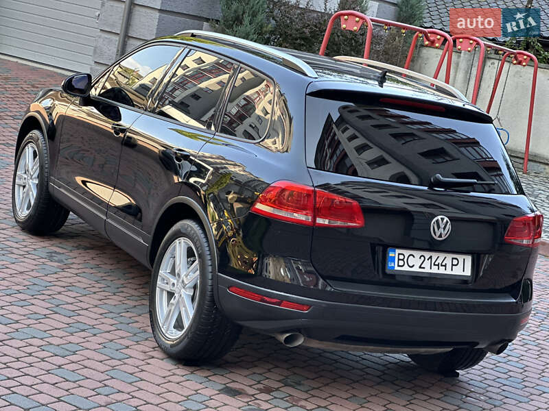 Позашляховик / Кросовер Volkswagen Touareg 2012 в Івано-Франківську