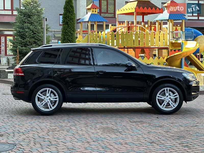Позашляховик / Кросовер Volkswagen Touareg 2012 в Івано-Франківську
