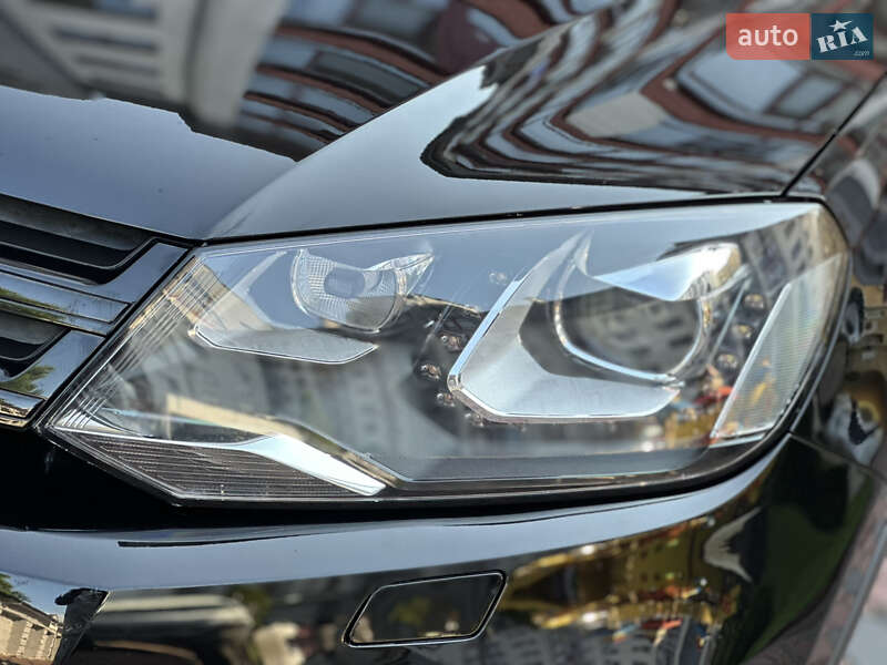 Позашляховик / Кросовер Volkswagen Touareg 2012 в Івано-Франківську