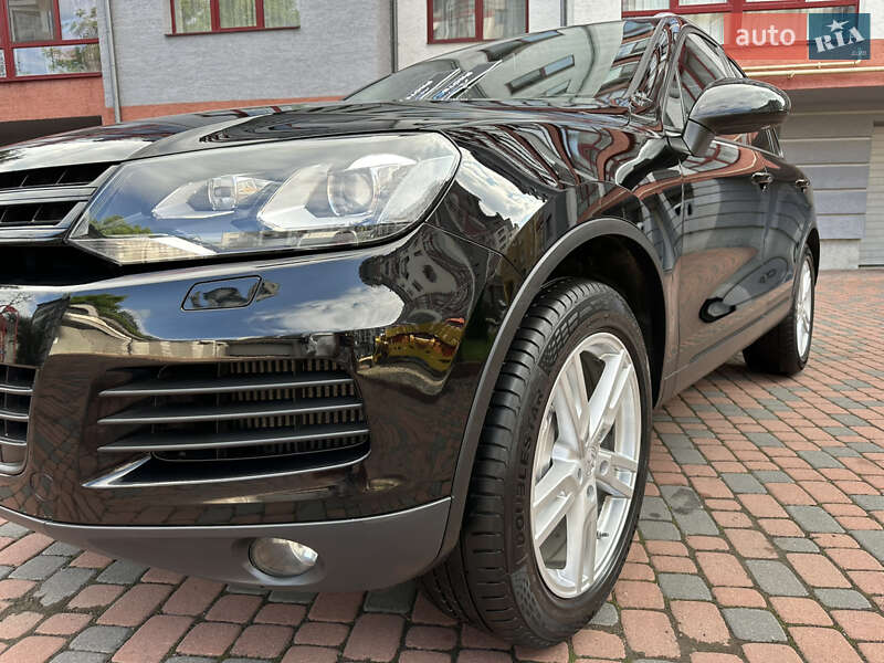 Позашляховик / Кросовер Volkswagen Touareg 2012 в Івано-Франківську