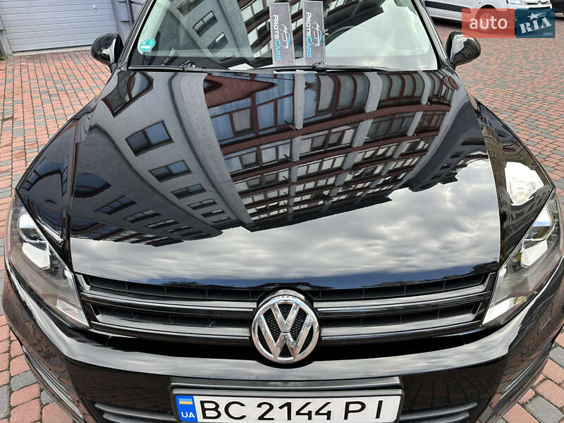 Позашляховик / Кросовер Volkswagen Touareg 2012 в Івано-Франківську
