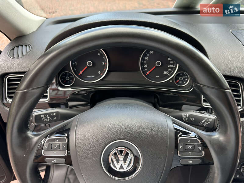 Позашляховик / Кросовер Volkswagen Touareg 2012 в Івано-Франківську
