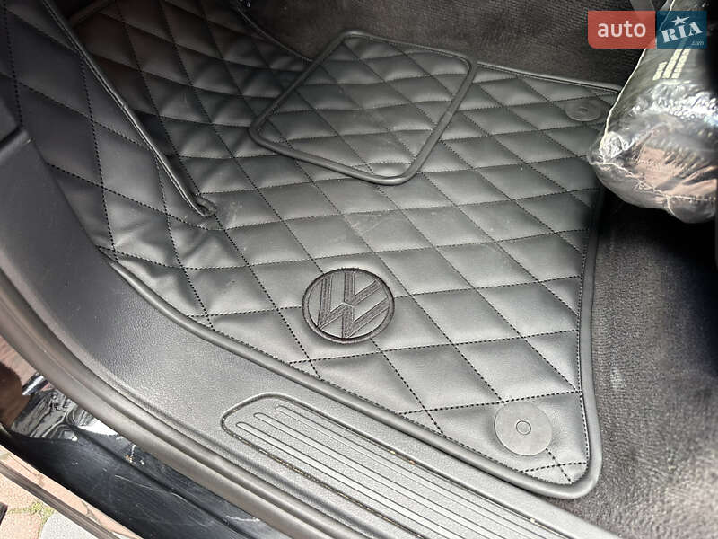 Позашляховик / Кросовер Volkswagen Touareg 2012 в Івано-Франківську