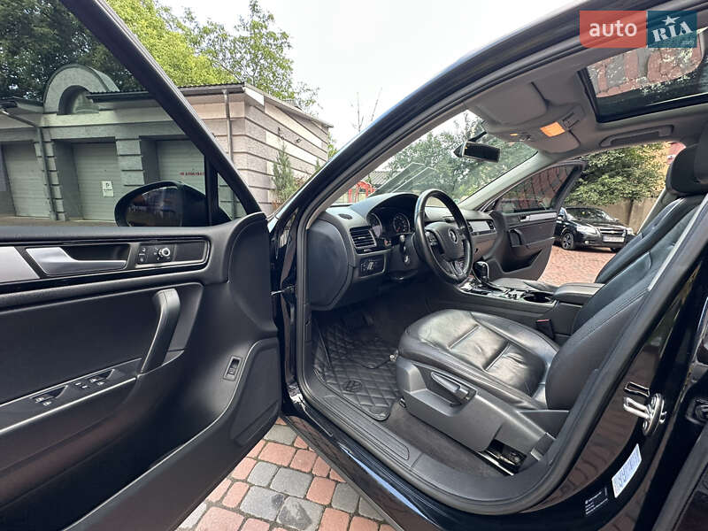 Позашляховик / Кросовер Volkswagen Touareg 2012 в Івано-Франківську