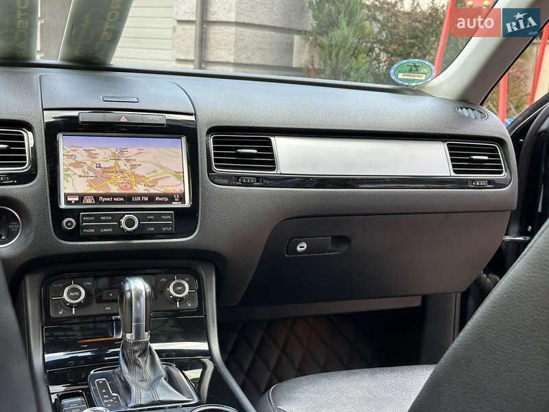 Позашляховик / Кросовер Volkswagen Touareg 2012 в Івано-Франківську