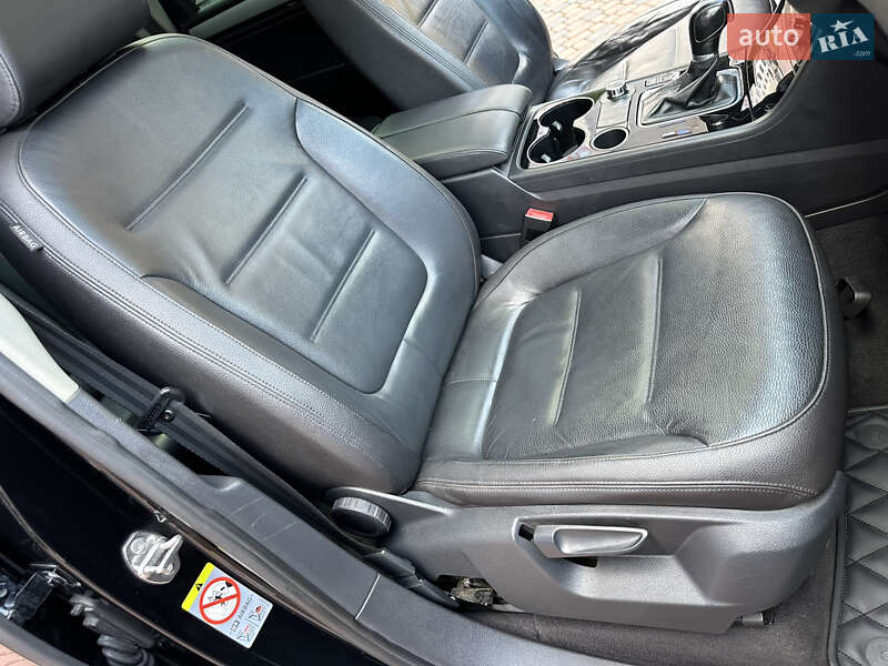 Позашляховик / Кросовер Volkswagen Touareg 2012 в Івано-Франківську