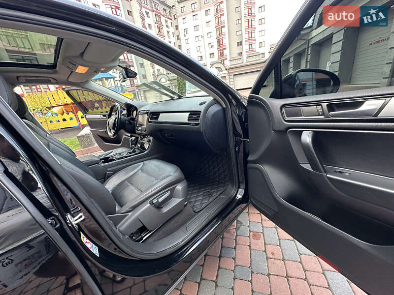 Позашляховик / Кросовер Volkswagen Touareg 2012 в Івано-Франківську