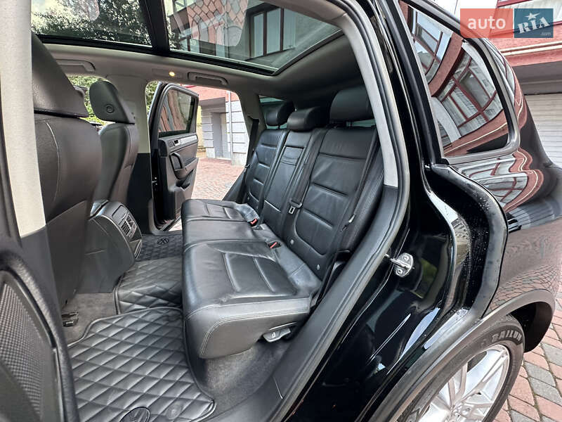 Позашляховик / Кросовер Volkswagen Touareg 2012 в Івано-Франківську