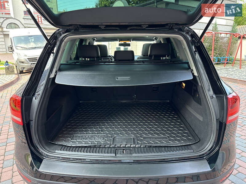 Позашляховик / Кросовер Volkswagen Touareg 2012 в Івано-Франківську