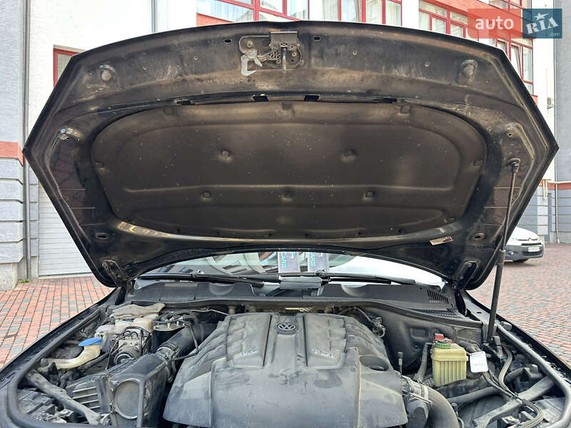 Позашляховик / Кросовер Volkswagen Touareg 2012 в Івано-Франківську