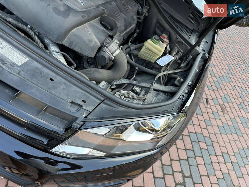 Позашляховик / Кросовер Volkswagen Touareg 2012 в Івано-Франківську