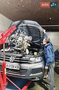 Внедорожник / Кроссовер Volkswagen Touareg 2011 в 