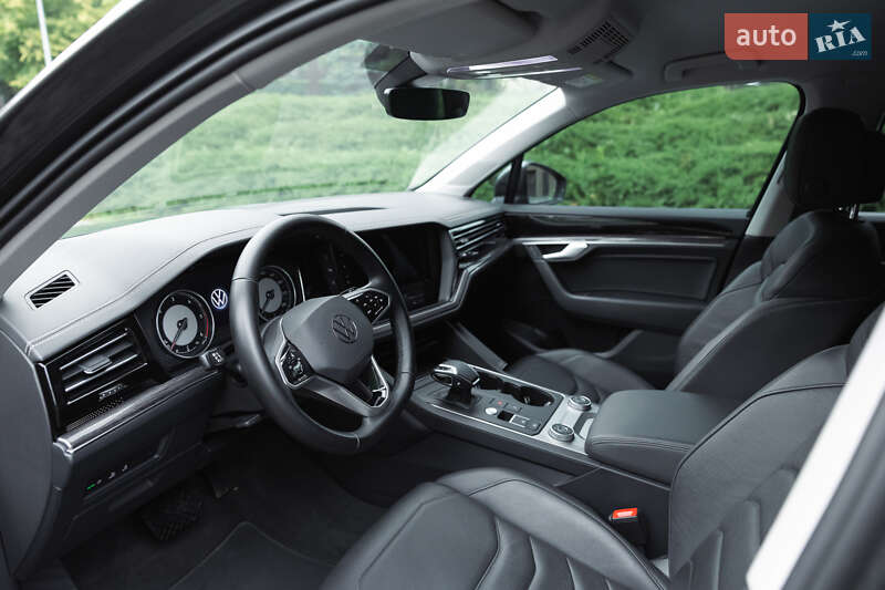 Позашляховик / Кросовер Volkswagen Touareg 2021 в Харкові