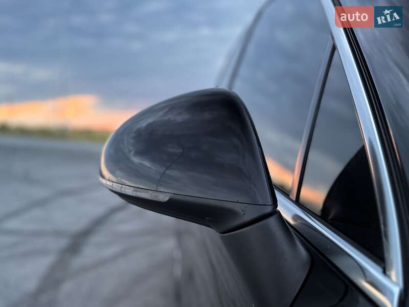 Внедорожник / Кроссовер Volkswagen Touareg 2013 в Ровно