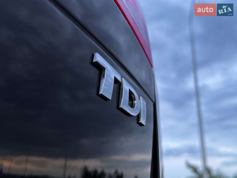 Внедорожник / Кроссовер Volkswagen Touareg 2013 в Ровно