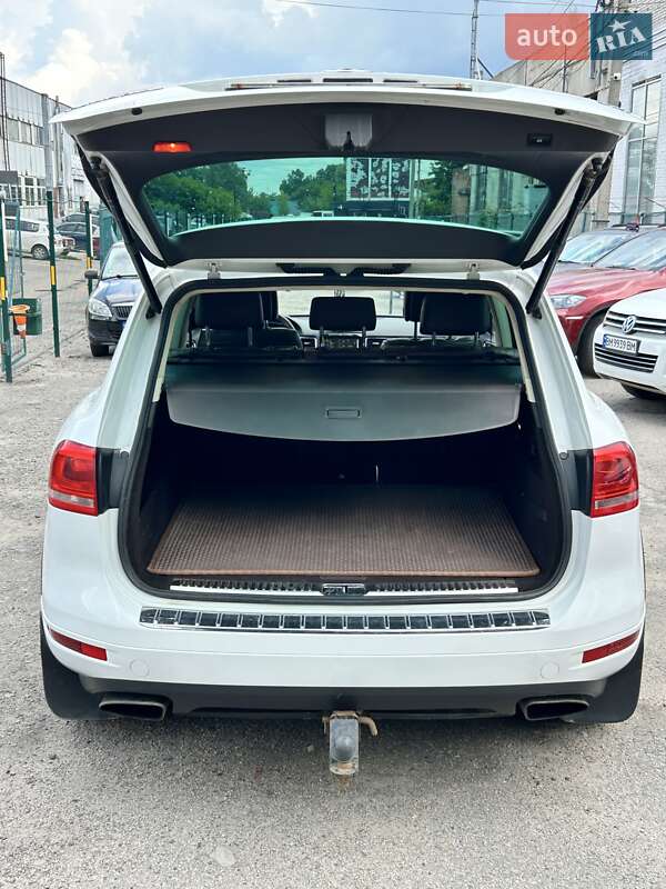 Внедорожник / Кроссовер Volkswagen Touareg 2014 в Сумах