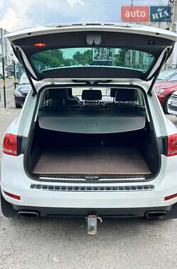 Позашляховик / Кросовер Volkswagen Touareg 2014 в 
