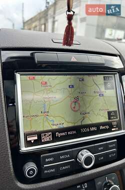 Позашляховик / Кросовер Volkswagen Touareg 2014 в 