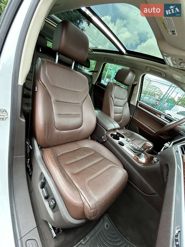 Внедорожник / Кроссовер Volkswagen Touareg 2014 в Сумах