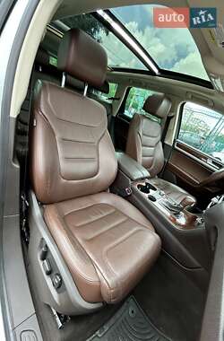 Позашляховик / Кросовер Volkswagen Touareg 2014 в 